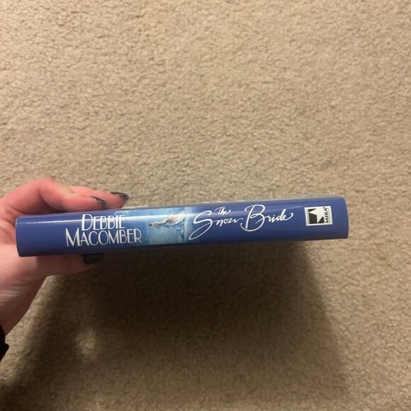 the snowbride hardback - Picture 2 of 3